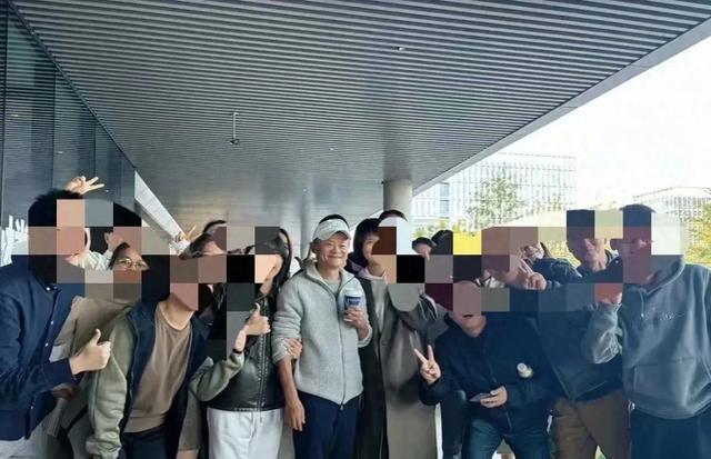 内蒙赤峰人35岁“下海”带瑞幸起死回生PG麻将胡了模拟器瑞幸咖啡CEO郭谨一(图6)